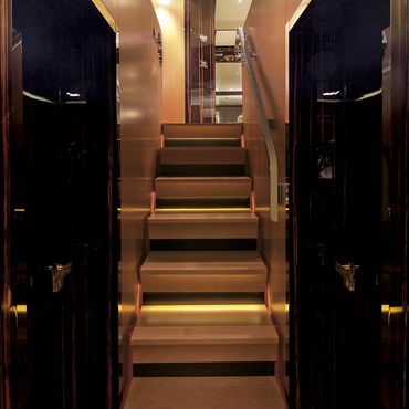 Azimut-Flybridge-88-MY-2011-Stairs-to-Lowerdeck
