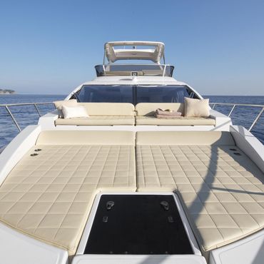 Azimut-Flybridge-50-Front-View-with-Hard-Top